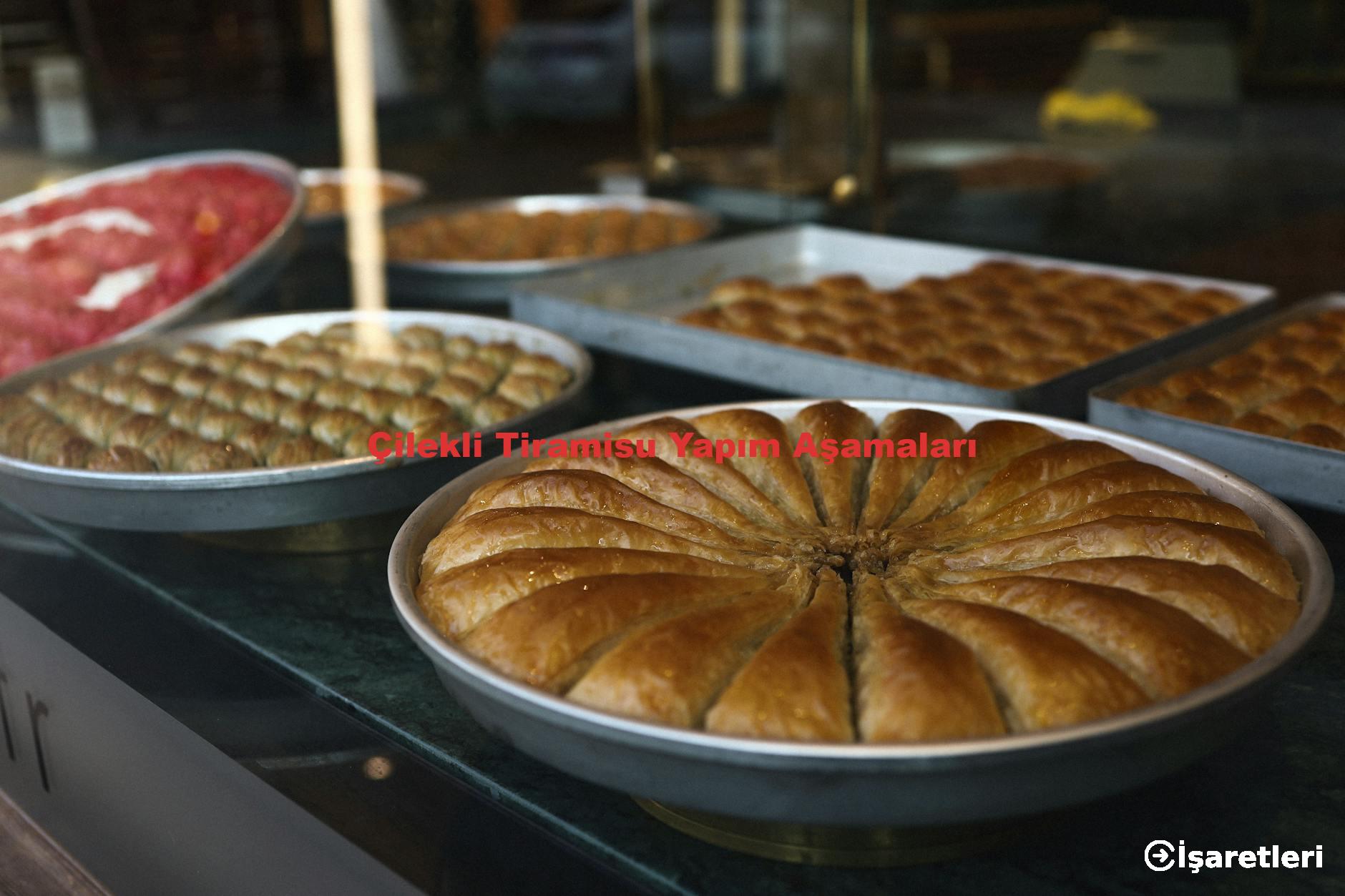 Çilekli Tiramisu Yapım Aşamaları